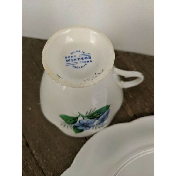 Windsor Bone Chine Tea cup and saucer, snack plate Blue flowers gold rim - Picture 10 of 10